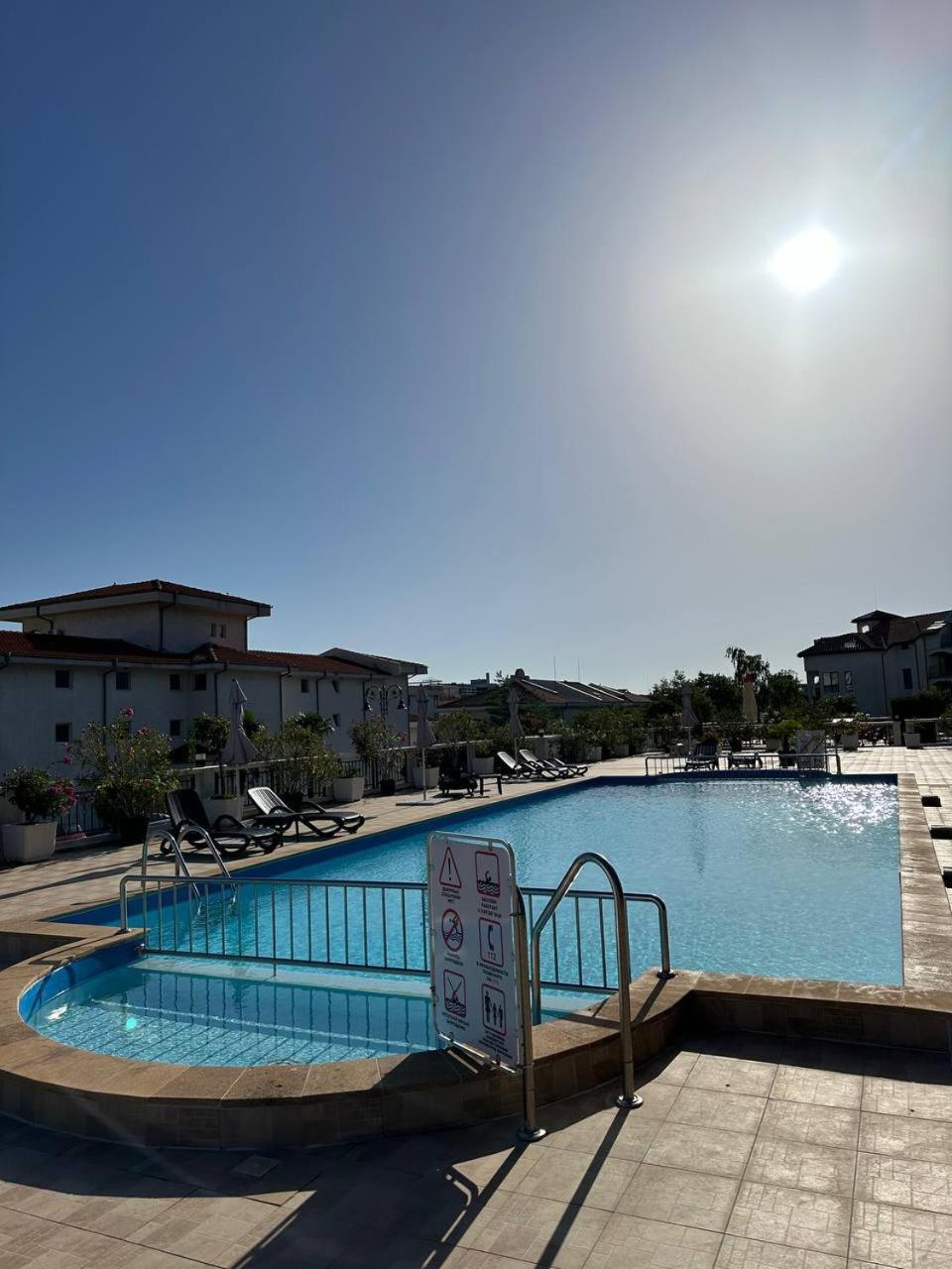 2 Bedroom Apartment Sveti Vlas With 2 Balconies And Sea Views ภายนอก รูปภาพ