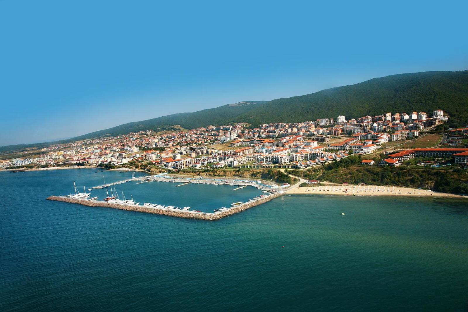 2 Bedroom Apartment Sveti Vlas With 2 Balconies And Sea Views ภายนอก รูปภาพ