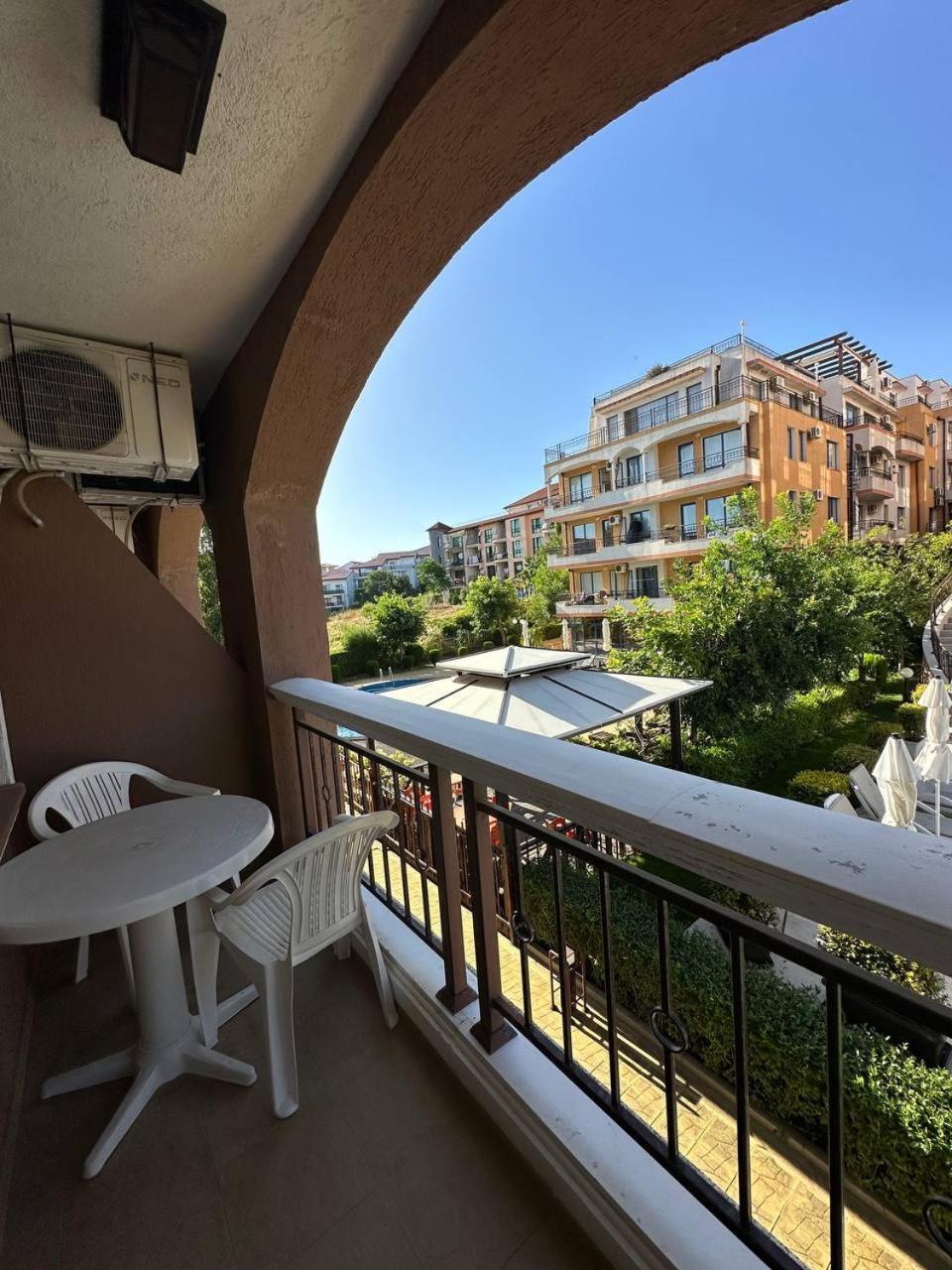 2 Bedroom Apartment Sveti Vlas With 2 Balconies And Sea Views ภายนอก รูปภาพ
