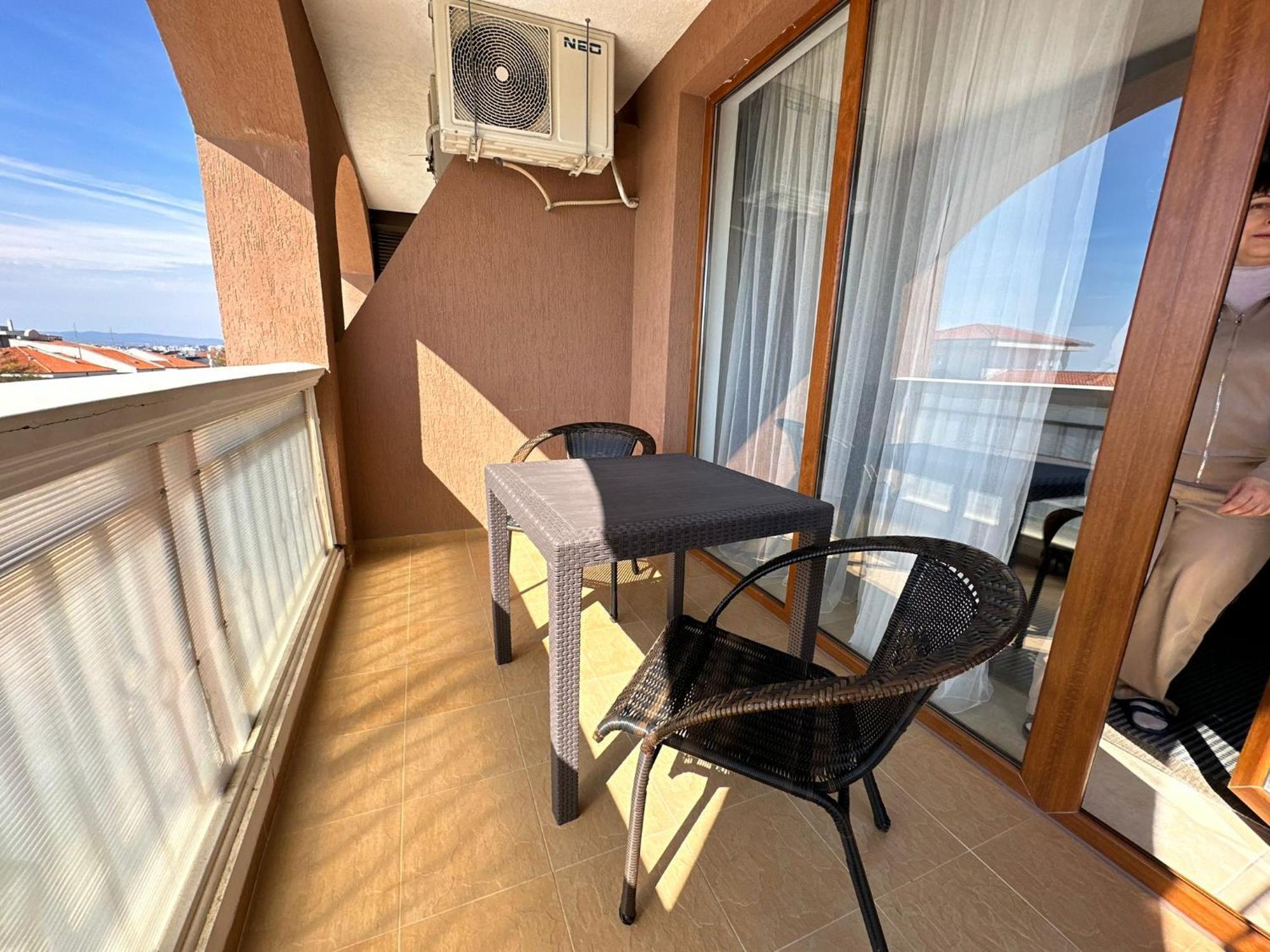 2 Bedroom Apartment Sveti Vlas With 2 Balconies And Sea Views ภายนอก รูปภาพ