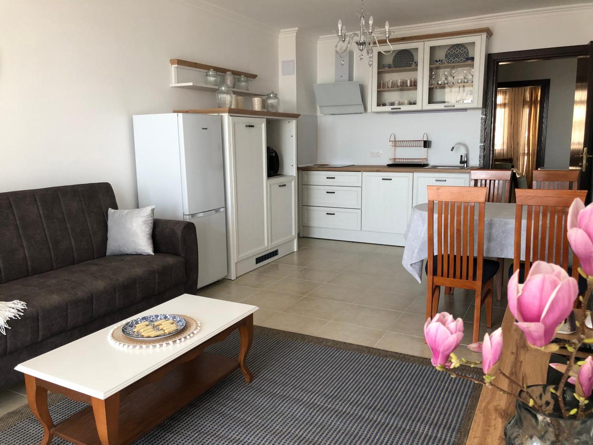 2 Bedroom Apartment Sveti Vlas With 2 Balconies And Sea Views ภายนอก รูปภาพ